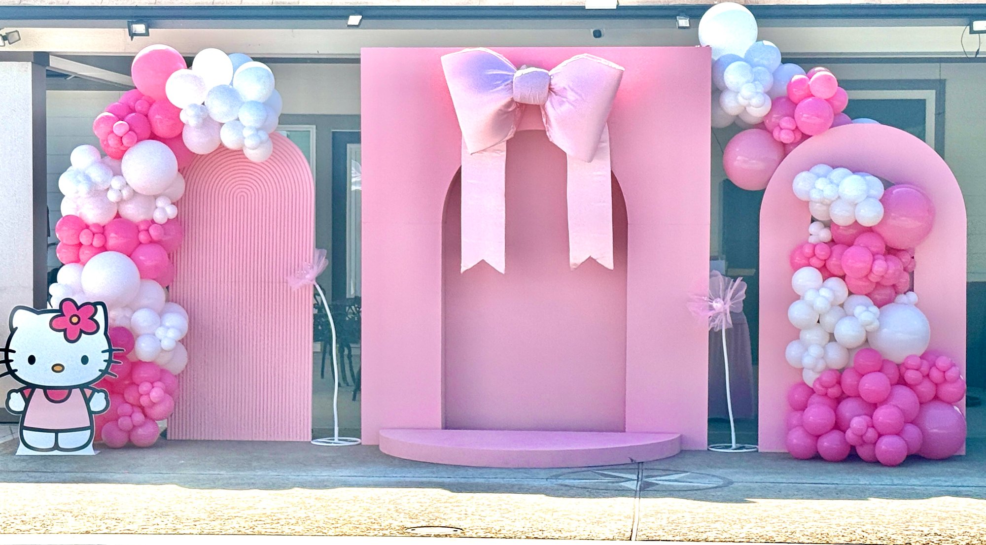 Stunning balloon decoration backdrop by Encanto Balloons Houston